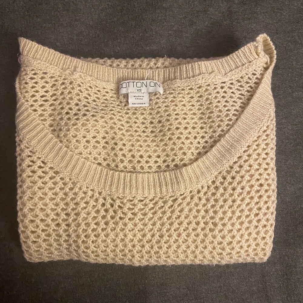 Short sleeve knit sweater